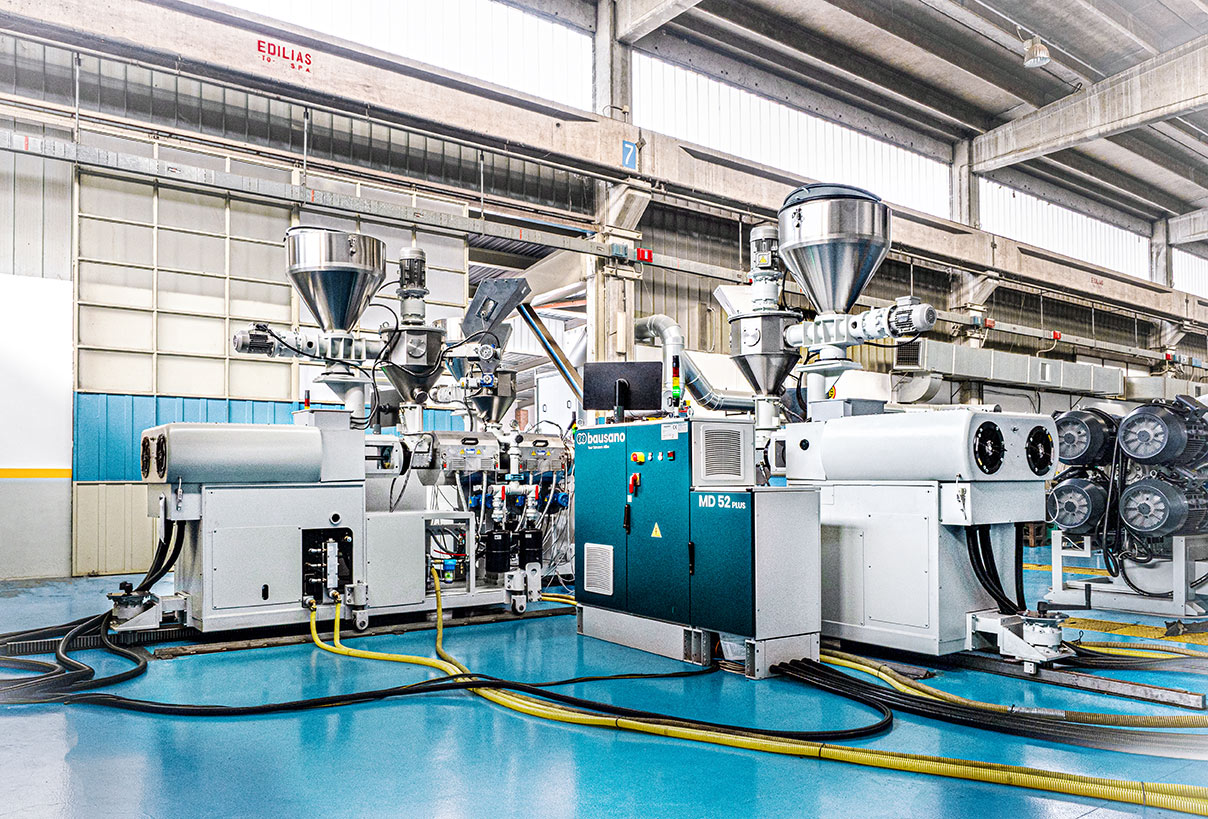 Estrusione di componenti misti in PVC e WPC